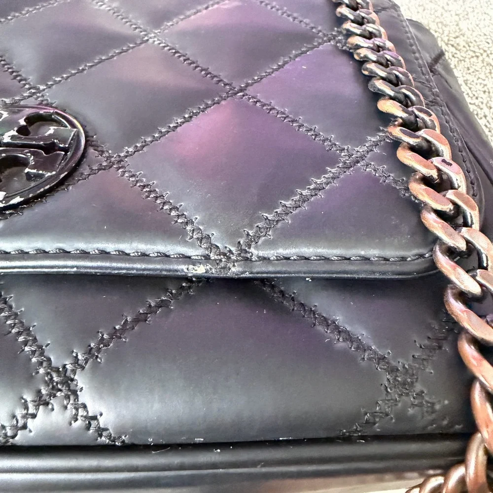 Tory Burch Willa Quilted Leather Shoulder Bag in Black with Chain Strap